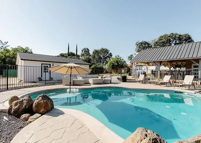 Beautiful Spacious Guest Home